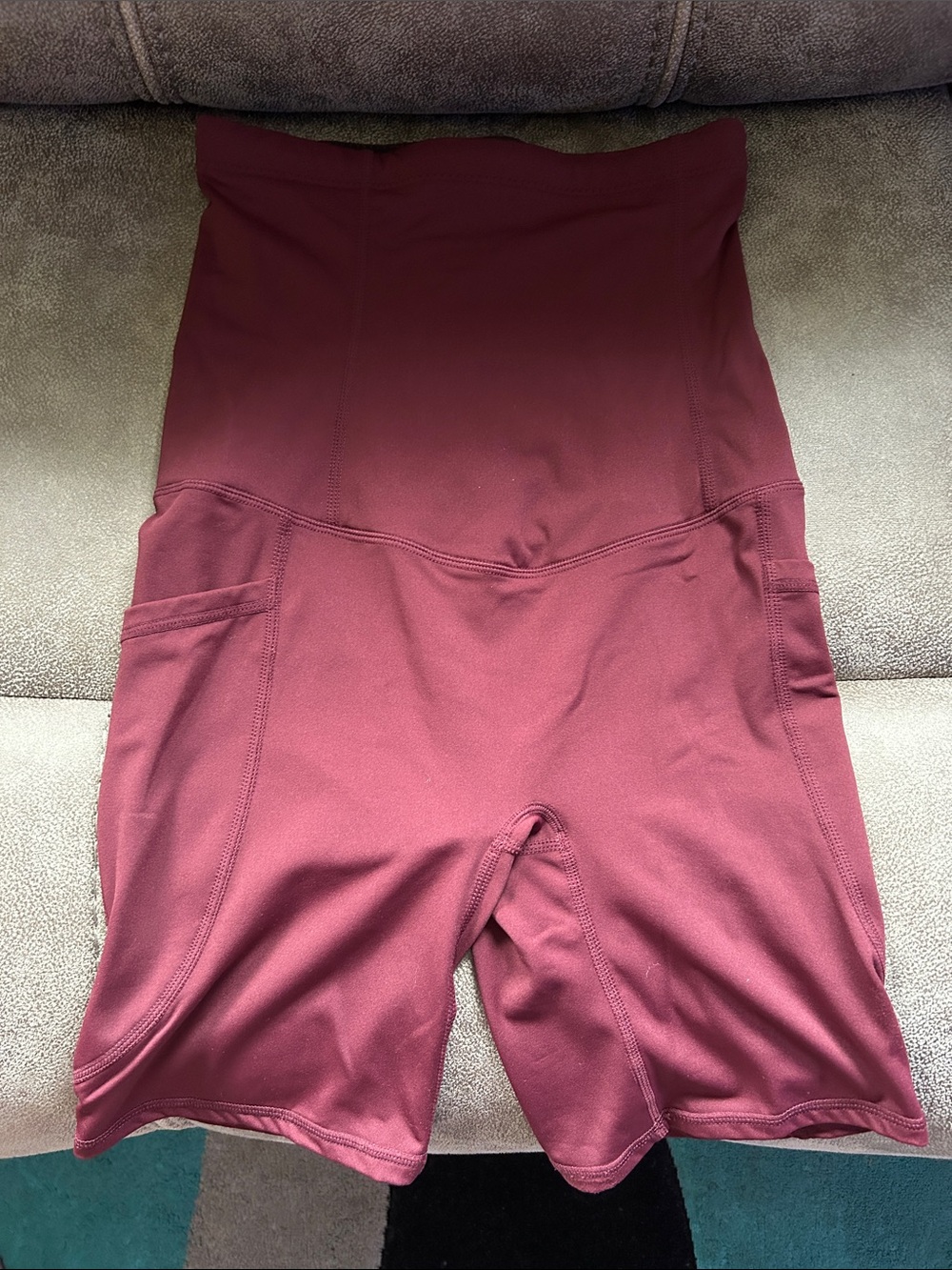 High-Waist Postpartum Shorts with Side Pockets - Burgundy